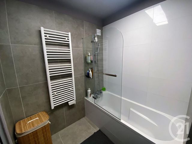 Appartement F3 à vendre - 3 pièces - 68.9 m2 - LE BOUSCAT - 33 - AQUITAINE - Century 21 Hesteda Appartement F3 à vendre - 3 pièces - 68.9 m2 - LE BOUSCAT - 33 - AQUITAINE - Century 21 Hesteda