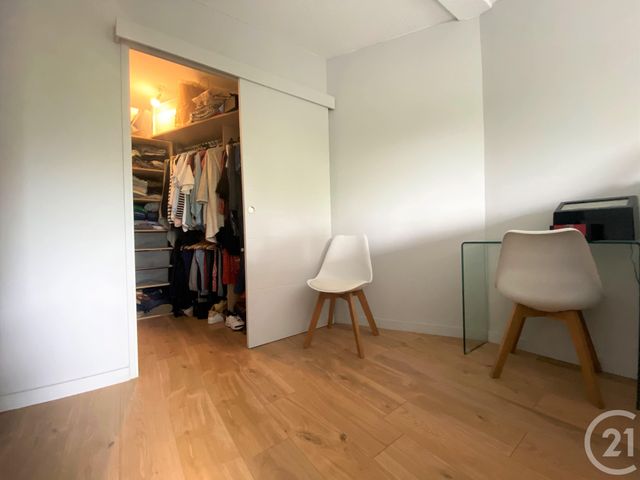 Appartement F3 à vendre - 3 pièces - 68.9 m2 - LE BOUSCAT - 33 - AQUITAINE - Century 21 Hesteda Appartement F3 à vendre - 3 pièces - 68.9 m2 - LE BOUSCAT - 33 - AQUITAINE - Century 21 Hesteda
