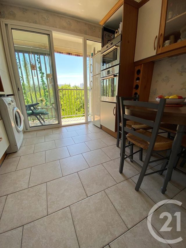 Appartement F4 à vendre - 4 pièces - 71.42 m2 - LE BOUSCAT - 33 - AQUITAINE - Century 21 Hesteda Appartement F4 à vendre - 4 pièces - 71.42 m2 - LE BOUSCAT - 33 - AQUITAINE - Century 21 Hesteda
