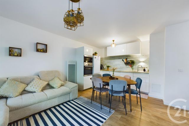 Afficher la photo en grand Appartement T3 à vendre - 3 pièces - 55.9 m2 - EYSINES - 33 - AQUITAINE - Century 21 Hesteda