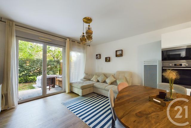 Afficher la photo en grand Appartement T3 à vendre - 3 pièces - 55.9 m2 - EYSINES - 33 - AQUITAINE - Century 21 Hesteda