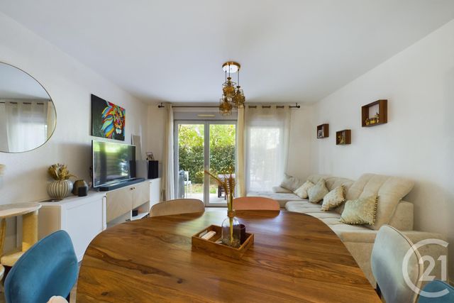 Afficher la photo en grand Appartement T3 à vendre - 3 pièces - 55.9 m2 - EYSINES - 33 - AQUITAINE - Century 21 Hesteda