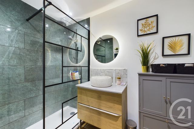 Afficher la photo en grand Appartement T3 à vendre - 3 pièces - 55.9 m2 - EYSINES - 33 - AQUITAINE - Century 21 Hesteda