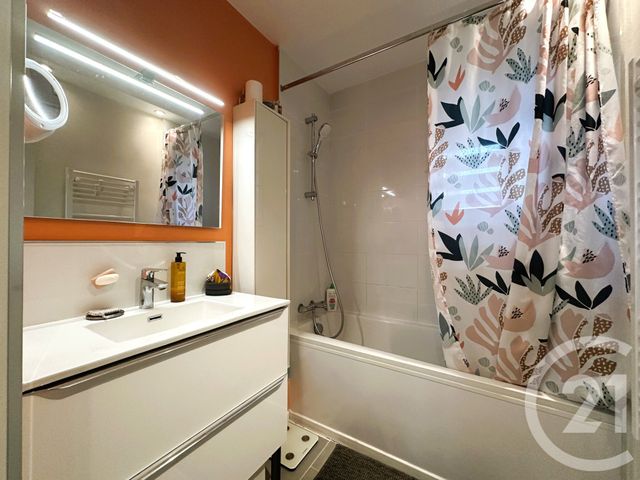 Appartement T4 à vendre - 4 pièces - 74.02 m2 - EYSINES - 33 - AQUITAINE - Century 21 Hesteda