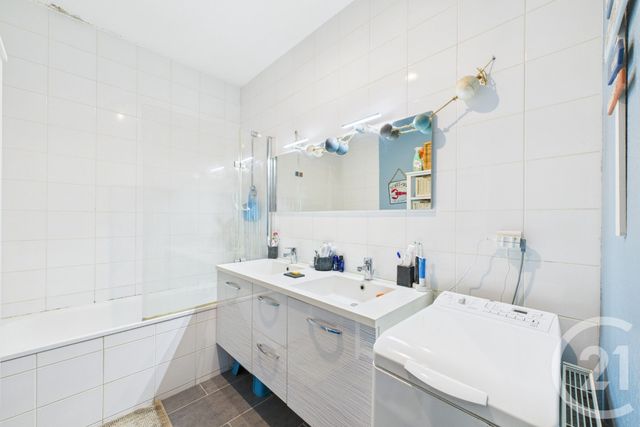 Appartement T4 à vendre - 4 pièces - 94.87 m2 - BRUGES - 33 - AQUITAINE - Century 21 Hesteda