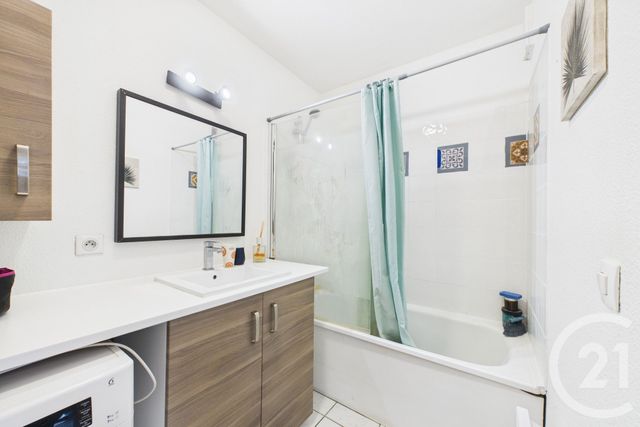 Appartement T3 à louer - 3 pièces - 49.89 m2 - BLANQUEFORT - 33 - AQUITAINE - Century 21 Hesteda