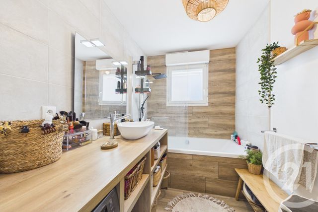 Appartement T3 à louer - 3 pièces - 70.25 m2 - BRUGES - 33 - AQUITAINE - Century 21 Hesteda