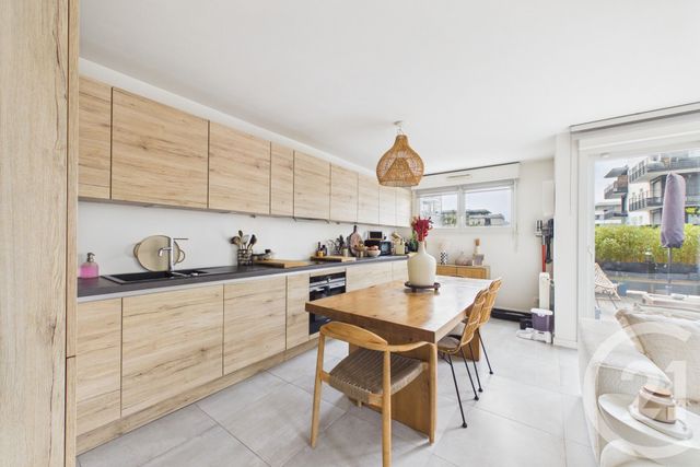 Appartement T3 à louer - 3 pièces - 70.25 m2 - BRUGES - 33 - AQUITAINE - Century 21 Hesteda