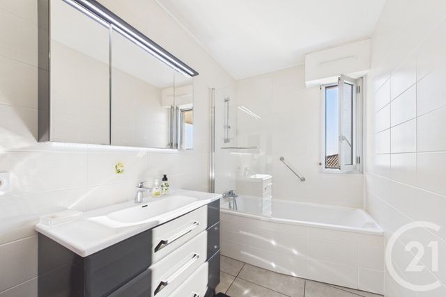 Appartement T3 à louer - 3 pièces - 77.59 m2 - BORDEAUX - 33 - AQUITAINE - Century 21 Hesteda