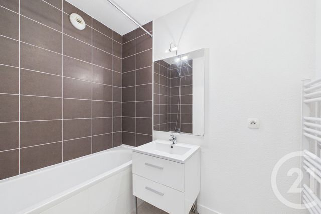 Appartement T3 à louer - 3 pièces - 55.47 m2 - BRUGES - 33 - AQUITAINE - Century 21 Hesteda