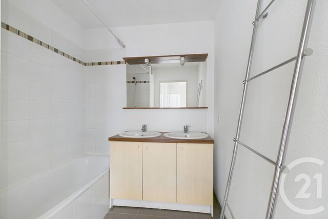 Appartement T3 à louer - 3 pièces - 53.06 m2 - LE TAILLAN MEDOC - 33 - AQUITAINE - Century 21 Hesteda