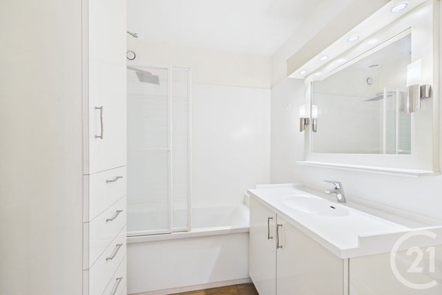 Appartement T4 à louer - 4 pièces - 85.39 m2 - BRUGES - 33 - AQUITAINE - Century 21 Hesteda