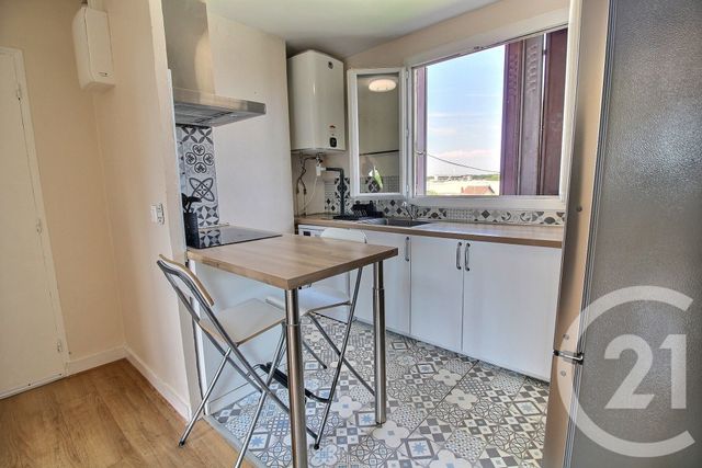 Appartement T4 à louer - 4 pièces - 64.05 m2 - PESSAC - 33 - AQUITAINE - Century 21 Hesteda