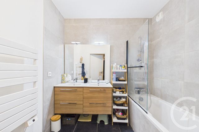 Appartement T3 à louer - 3 pièces - 67.6 m2 - LE BOUSCAT - 33 - AQUITAINE - Century 21 Hesteda