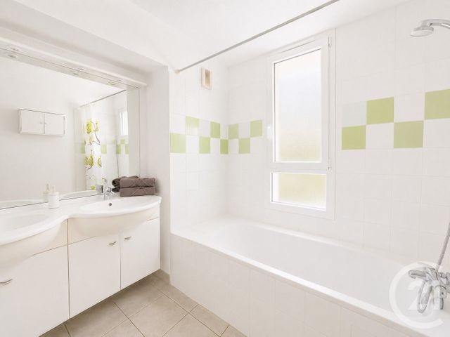 Appartement T4 à louer - 4 pièces - 85.4 m2 - BRUGES - 33 - AQUITAINE - Century 21 Hesteda