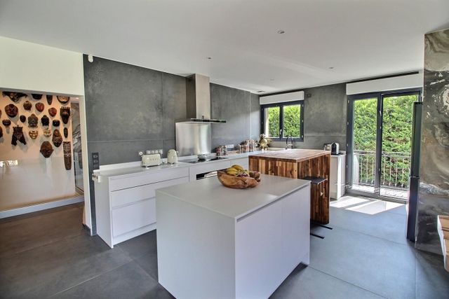 Afficher la photo en grand maison à vendre - 8 pièces - 250.0 m2 - EYSINES - 33 - AQUITAINE - Century 21 Hesteda