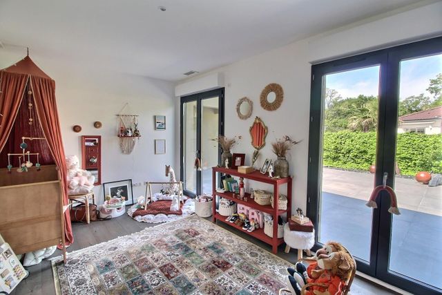 Afficher la photo en grand maison à vendre - 8 pièces - 250.0 m2 - EYSINES - 33 - AQUITAINE - Century 21 Hesteda