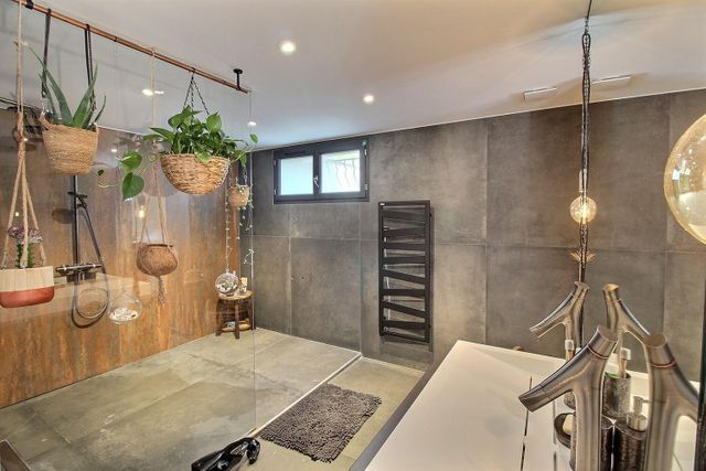 Afficher la photo en grand maison à vendre - 8 pièces - 250.0 m2 - EYSINES - 33 - AQUITAINE - Century 21 Hesteda