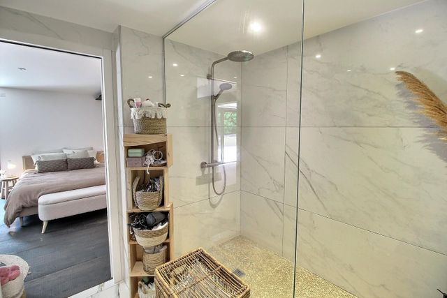 Afficher la photo en grand maison à vendre - 8 pièces - 250.0 m2 - EYSINES - 33 - AQUITAINE - Century 21 Hesteda