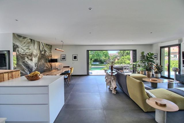 Afficher la photo en grand maison à vendre - 8 pièces - 250.0 m2 - EYSINES - 33 - AQUITAINE - Century 21 Hesteda