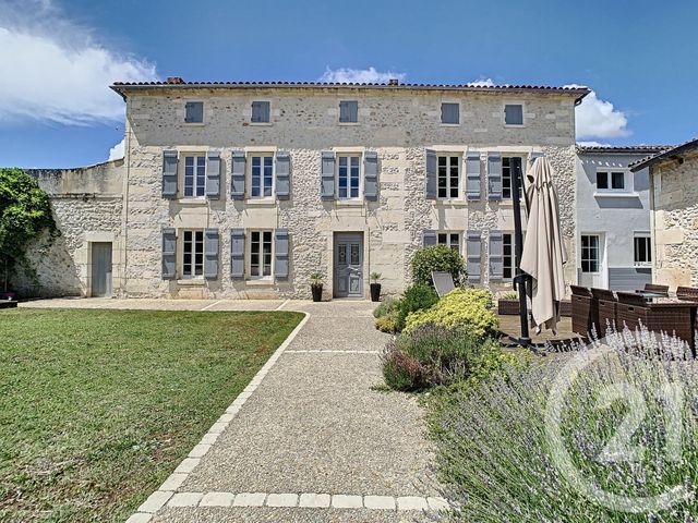 Maison à vendre - 7 pièces - 260 m2 - Bourg Charente - 16 - POITOU-CHARENTES